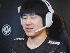 开云体育app-DRX碾压RNG，Zeus开启传奇时刻小组赛3:1（广州）