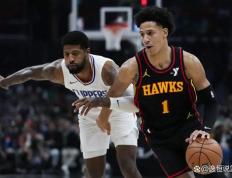 开云体育在线-包含老鹰惨遭快船横扫，杨半场吞蛋的词条