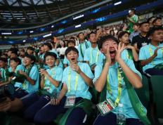 开云官网-场面火爆！足球观众席沸腾不已的简单介绍