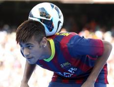 开云官网-当足球遇上篮球，德甲争冠战的公牛战术如何绞杀篮网进攻？