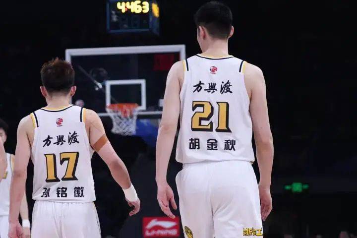 开云体育-浙江男篮全队合作密切，夺得胜利