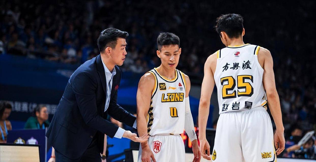 开云体育-北京首钢男篮面临逆风，全队集体拼搏
