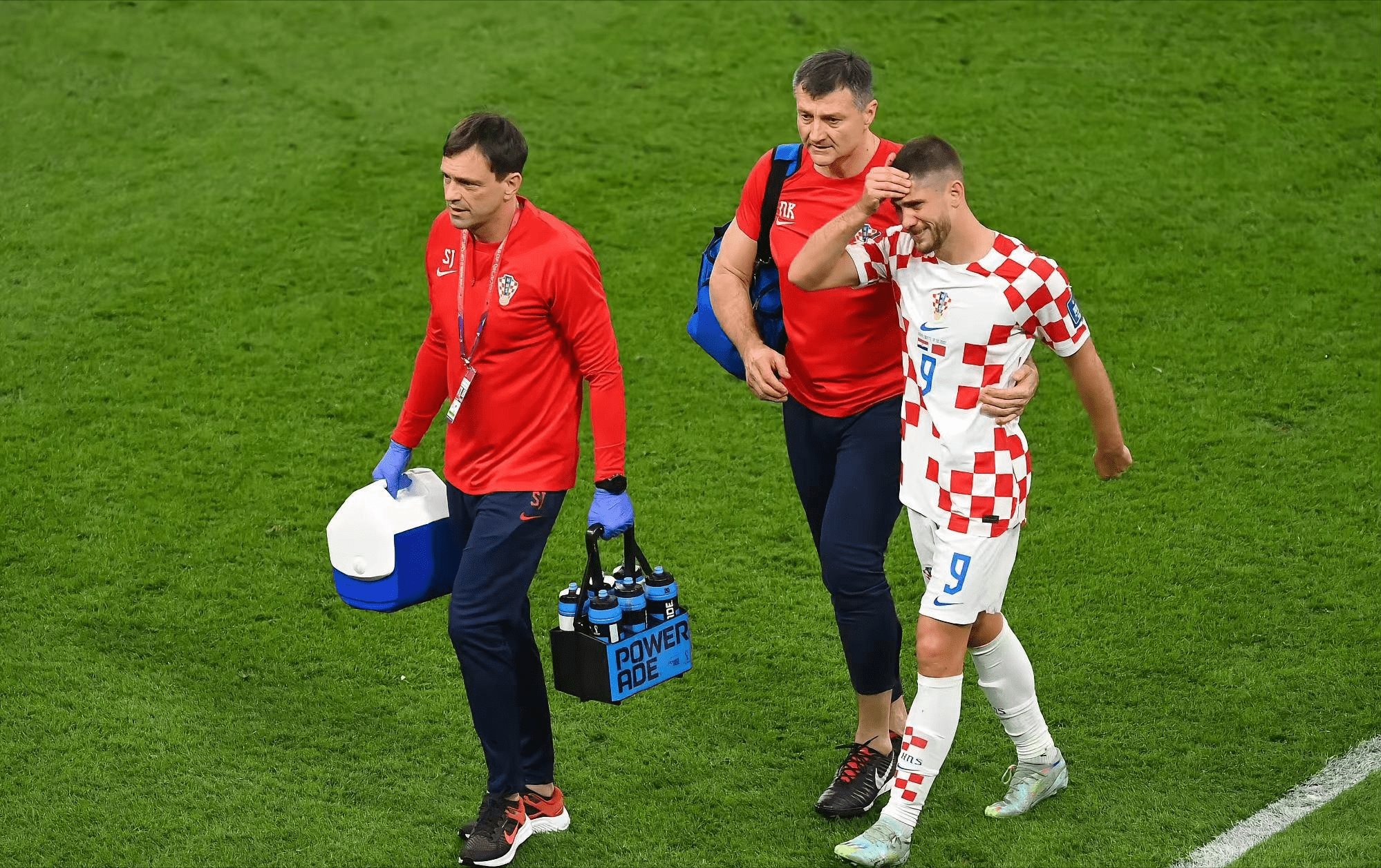 开云体育中国-包含竞猜热点传奇谢幕，球迷泪洒赛场的词条