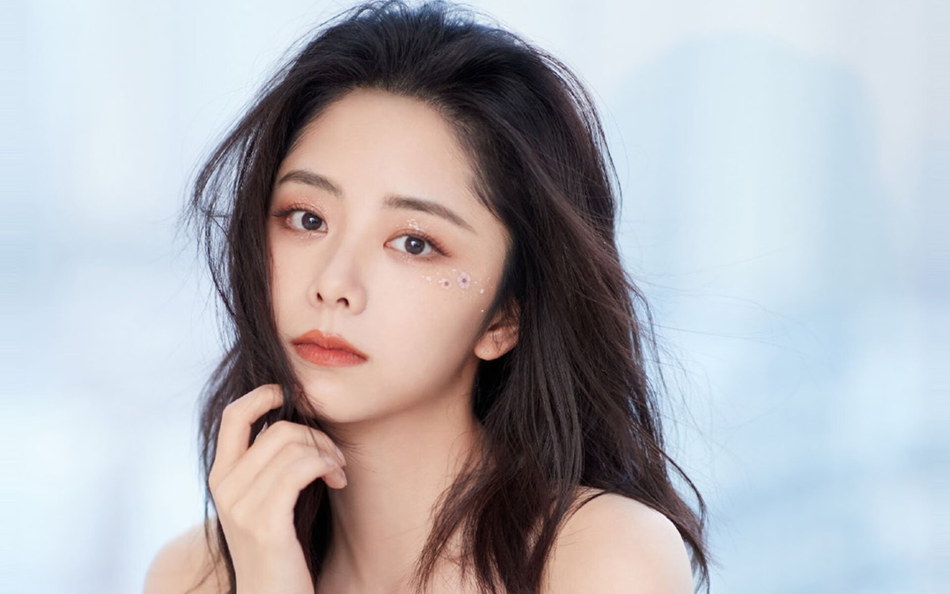 开云体育入口-雄鹿稳操胜券胜深圳，爱德华兹F1揭幕战一骑绝尘，体育周末的双重奏鸣