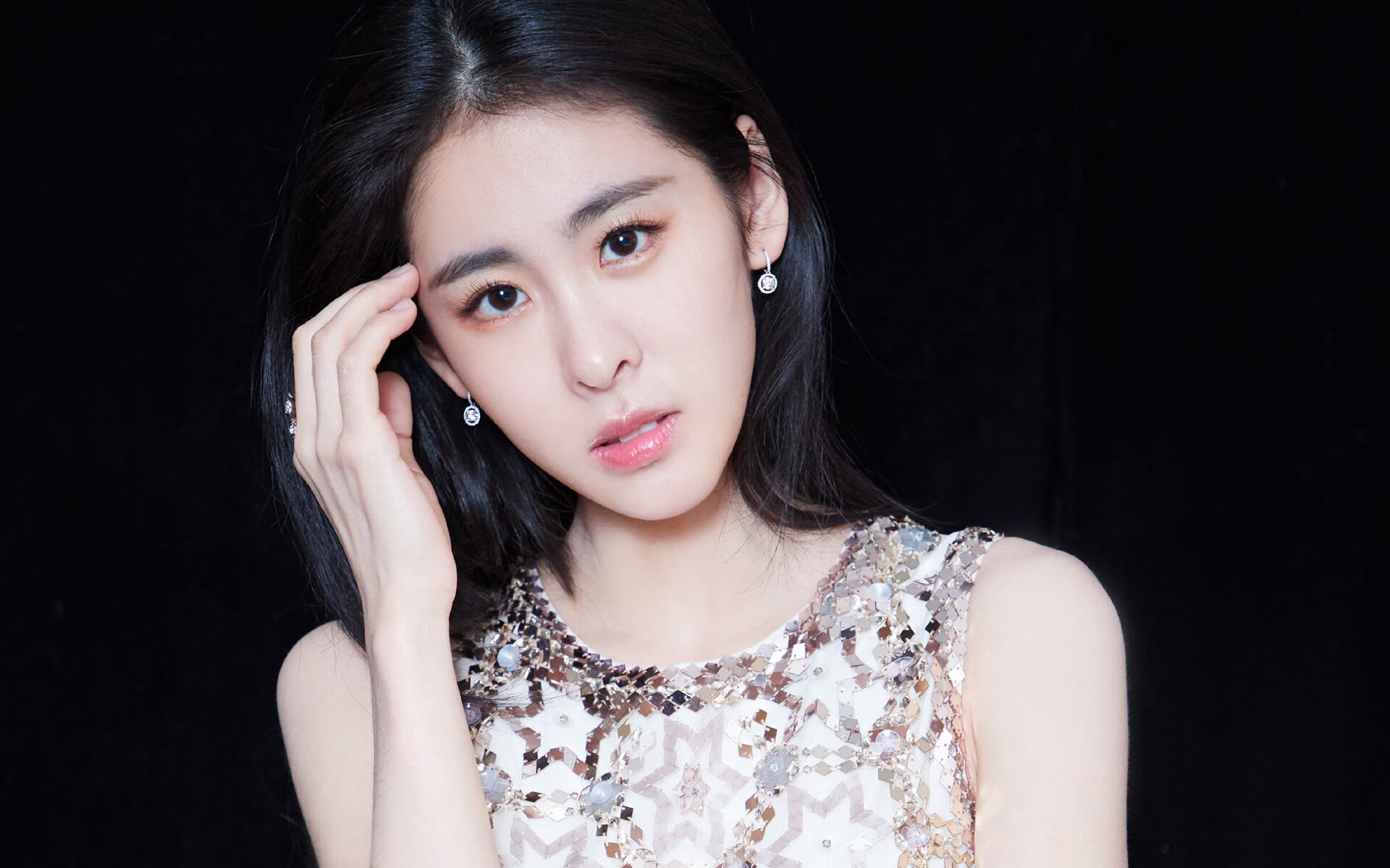 开云体育平台APP-夜神降临，当F1街道赛之夜燃起王朝的余烬