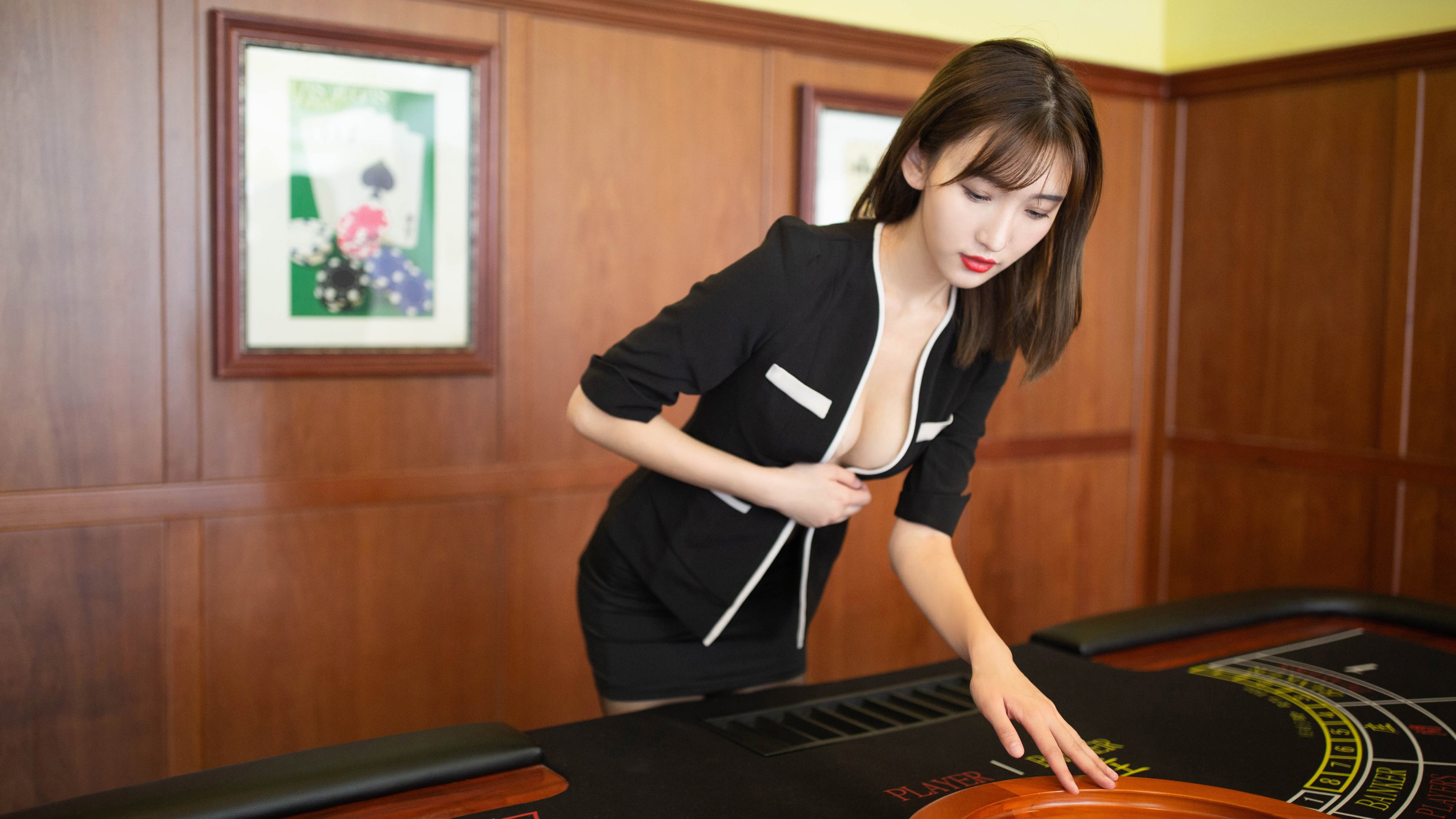 开云体育在线-李刚仁一锤定音,英格兰对阵瑞士的胜负手传奇