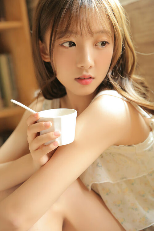 开云体育平台APP-赛道极寒与球场烈焰,当F1引擎轰鸣撞上桑巴足球的脉搏