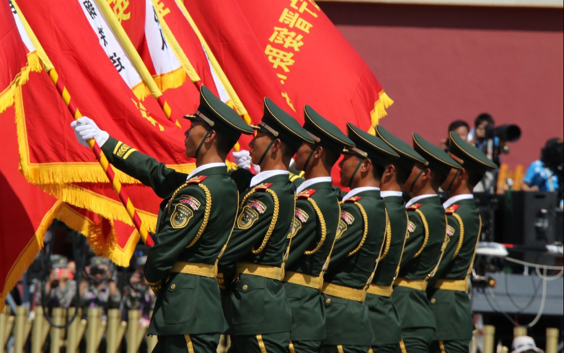 开云体育-湖人绝杀爵士,布伦森焦点战展现实力,NBA赛场上的英雄时刻